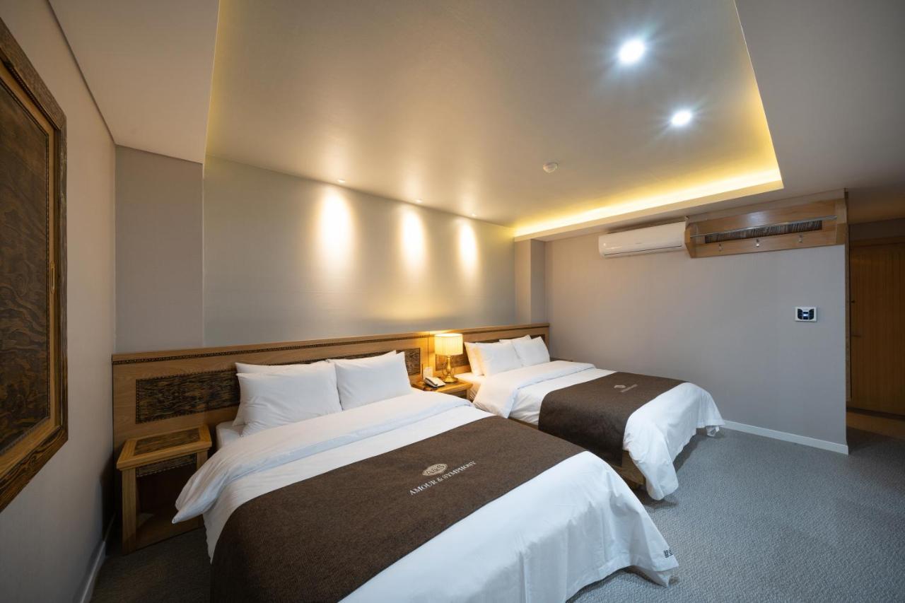 Symphony Hotel Suwon Exterior foto